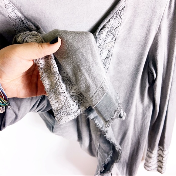 🌻 Knox Rose | gray raw hem button henley blouse - Picture 2 of 5